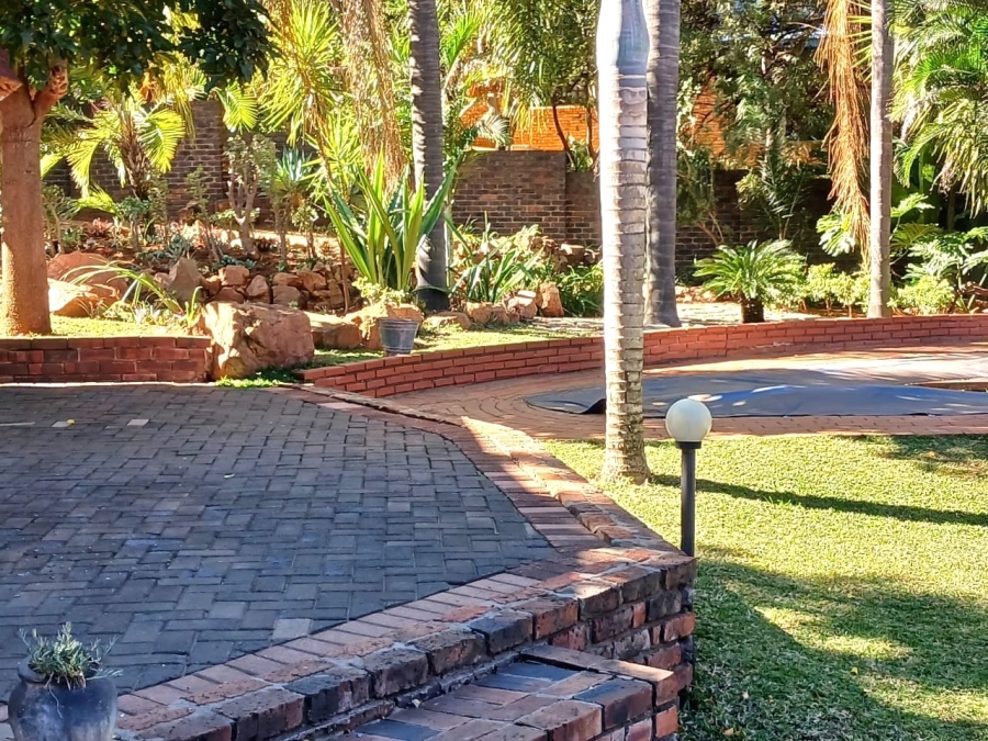 8 Bedroom Property for Sale in Cashan North West